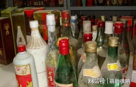 大街上“高價回收老酒”圖哪頭？農村老漢直