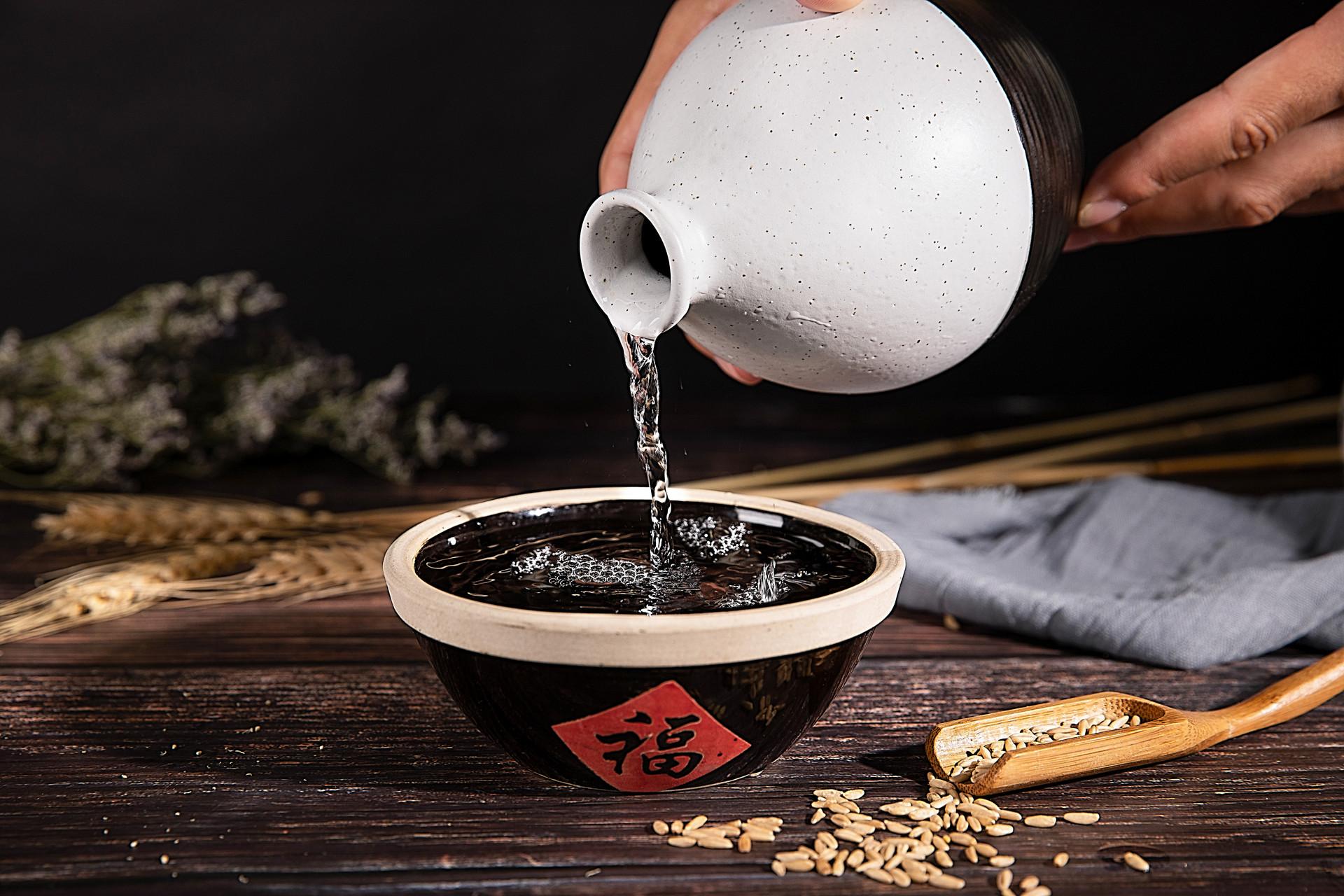 濃香型白酒和醬香型白酒的區別？看完清晰了很多，差別是這樣啊